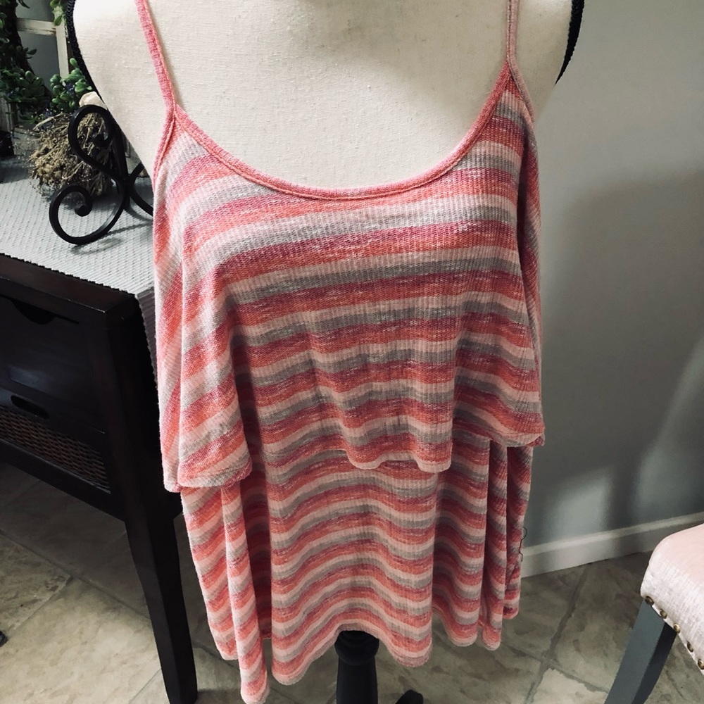 ‼️SALE‼️🚢 Summer Top 🚢 - Picture 2 of 5